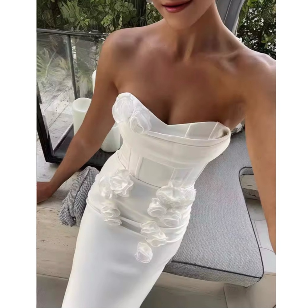 Elegant White 3D Floral Strapless Dress Sizes 4 and 6